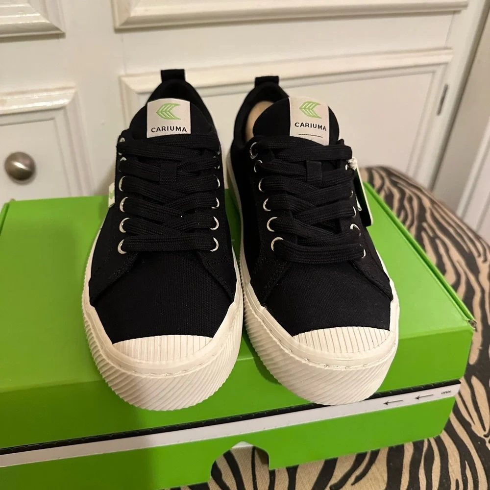 Cariuma OCA low black sneakers sz 8M/9.5W - Picture 4 of 7